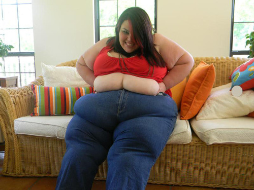 Porn Pics heywewantsomefatty:  Sunny’s belly in jeans