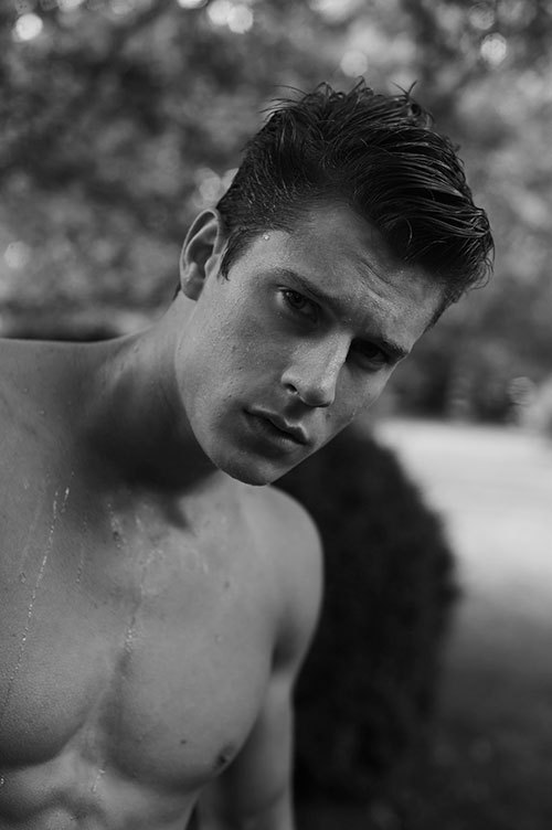 monbeaubeauty:  Eian Scully photographed by Stewart Shining 