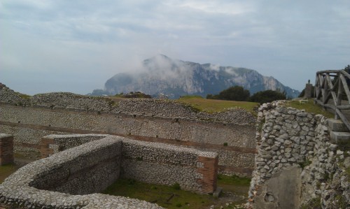 ablative-absolute: This is the Villa Jovis (House of Jupiter) on the island of Capri in Italy. 