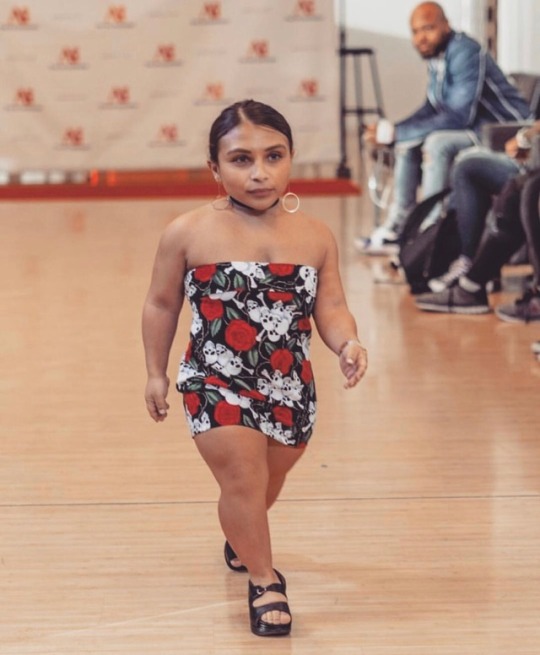 midgetsaresexy:  
