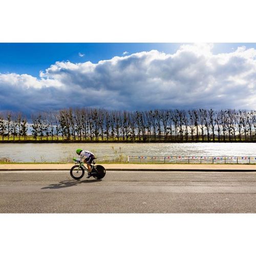 marshallkappel: Forward, along the Seine leaving Paris. ift.tt/2F7mw38