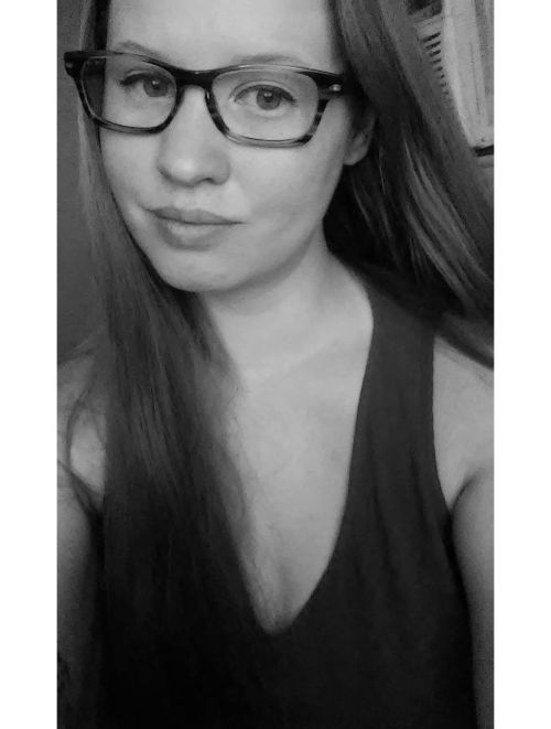MissKaitlin goes black and white for this portrait style selfie