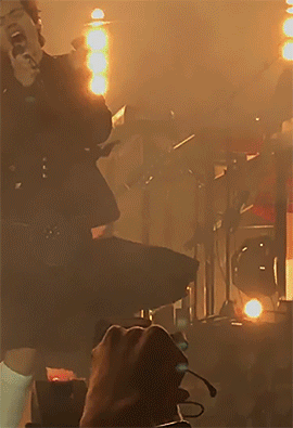 letadamandrossspeak:  stylesinthewild: Kiwi - 4.14.18  I don’t even listen to this