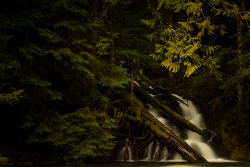 Oregon Falls by LukeDetwiler on Flickr.