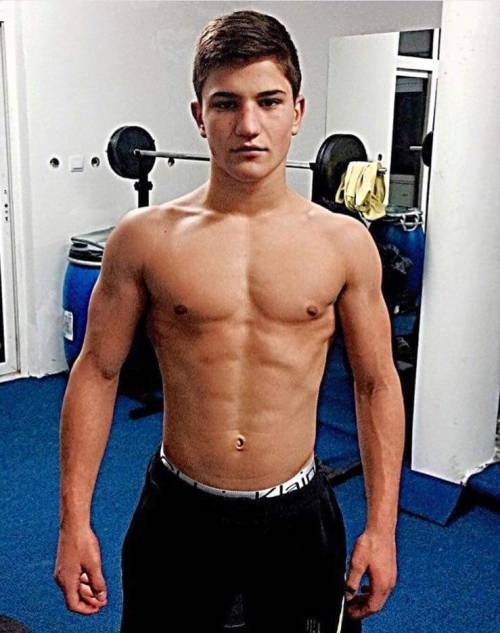 salamanderdan:  Raichoo Iwanoww my wrestler friend from Bulgaria is so awesome, and has an amazing body for 19years!
