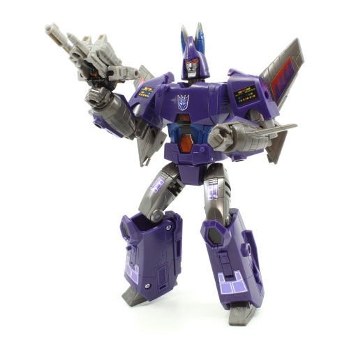 Generations Selects Cyclonus &amp; Nightstick (Legacy)Hasbro heard we wanted more Armada toys but th