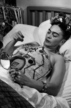 j-o-l-i-v-e-r:  Frida Kahlo