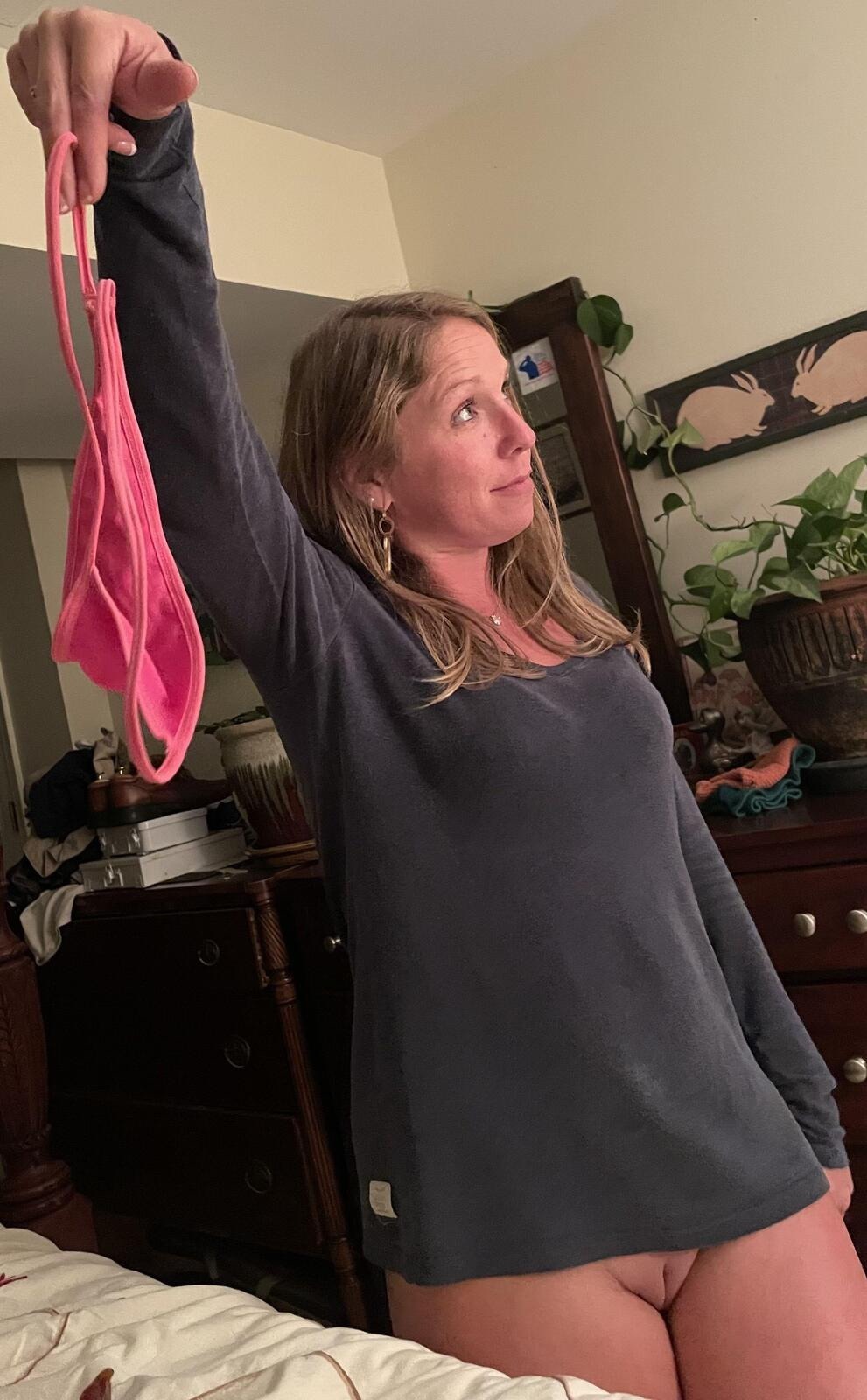 knbcr1:Well, now they&rsquo;re off. Do you have the balls to fuck mommy?
