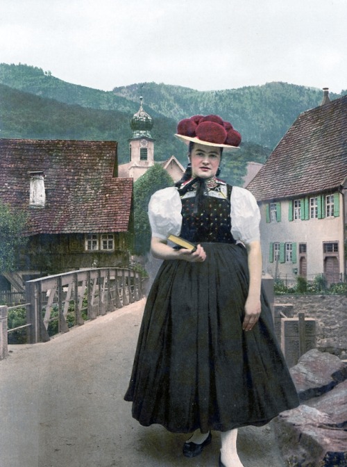 Traditional costume of the Protestants of the Black Forest villages Gutach, Kirnbach, and Hornberg-R
