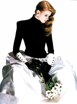 she-loves-fashion:  Kristen McMenamy by Albert Watson for Vogue Italia  