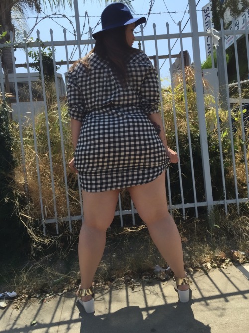 exoticplusmodel:  Dirty ass downtown Los Angeles 🌞 I’m still cute tho hahahhaaaa 😍😍😍