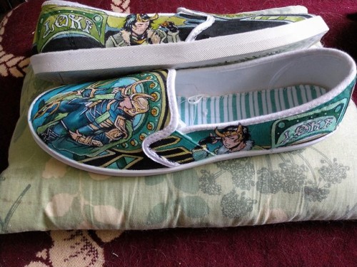 d20-darling: damn-this-pool: Painted some Loki shoes for @nopennamesleft ! If any of you want to pla