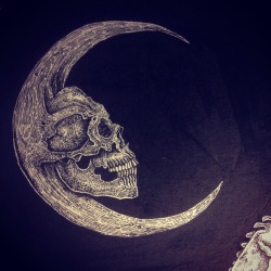 cauldronandcross:  sin-eater:  Luna Skull