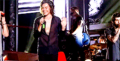 quitespecial:21 days of harry [llgs | donate]♥ day 5: harry + throwing some crazy shapes
