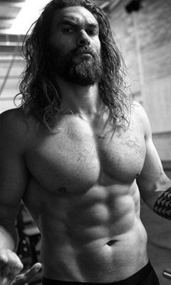 davidmuhn: Jason Momoa looking good at a