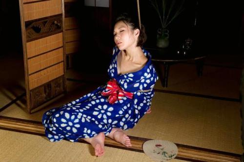 thevertigonetwork:Kinbaku Kasumi Hourai Model Akari MisakiPhoto Norio Sugiura