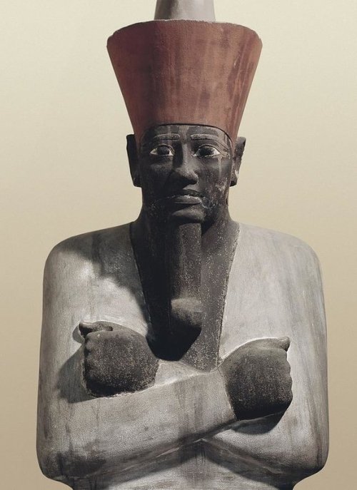 Statue of King Mentuhotep IIKing Mentuhotep II founded the Middle Kingdom when he reunited the count