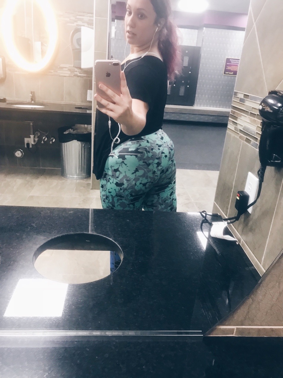 sufferingforsanity:  My ass looks so good these days