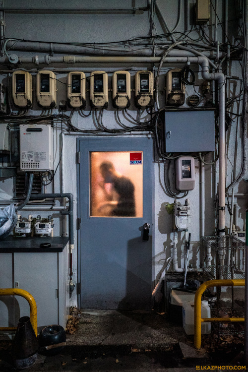 Porn tokyostreetphoto:Behind the Door, Shinjuku photos