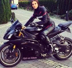 motorcycles-and-more:  Biker girl on Yamaha