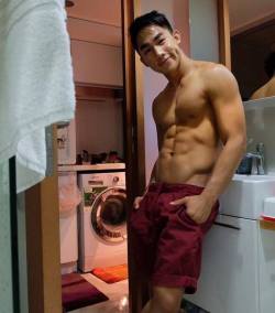 evianguy:  Hawt Asian Stud!