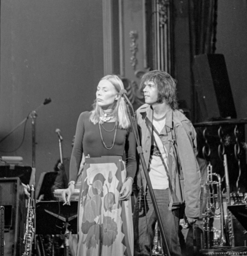 bobdylan-n-jonimitchell:Joni Mitchell & Neil Young, The Last Waltz, November 25, 1976.