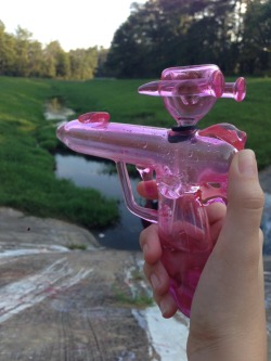 kleopxtra:  onlythursday:  My new ray gun bubbler with a bowl full of BubbleGum.  🍵🌸🐲 harajuku ghetto 🐲🌸🍵 