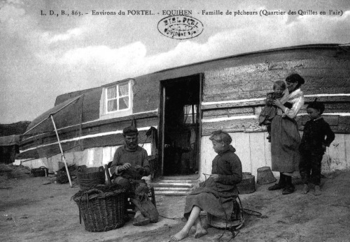 in the early 1900′s, folks in the fishing village of Équihen-Plage on the English channel decided to