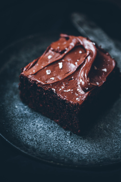 sweetoothgirl: Chocolate Sheet Cake with Chocolate Fudge Frosting 