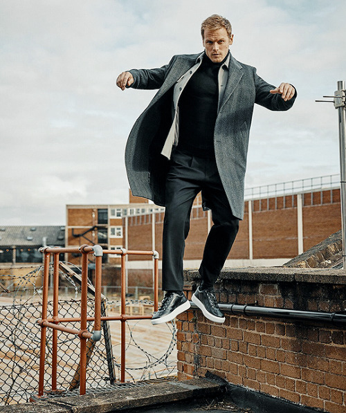 SAM HEUGHAN FOR GENTLEMAN’S JOURNAL MARCH 2022 COVER