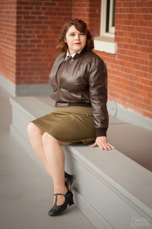 gordita-linda:  all-fandoms-united:  kate-wisehart:  yerthebadwolfmari:  sutafuzz:  Agent Peggy CarterCosplayer: Captain Morgan Cosplay / yerthebadwolfmariPhotography: Sutafuzz  AH! My Peggy Carter cosplay! The uniform is handmade uwu and the pins