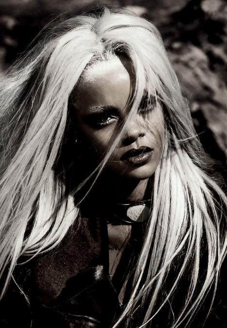 labsinthe:Lil’ Kim by Max Vadukul x Rihanna by Steven Gomillion & Dennis Leupold