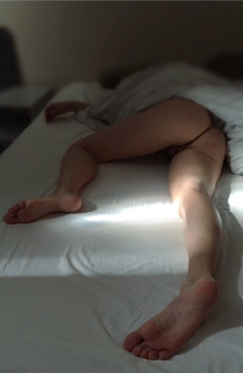 welovekinky:  A new slightly footfetish sleepy F pic set.   Sleepy sexwife…what can be more cute. Hope you like her ;)  Небольшой фотосет спящей Оли. Ножки в приоритете) люблю свою жену)  -M