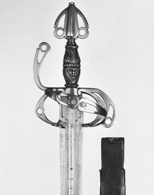 art-of-swords:Arming Sword and scabbardDated: circa 1550-1634Maker: unknown (Spanish)Provenance: pre