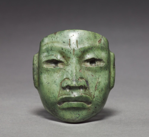 themovingcloud: Miniature greenstone mask 900-400 BC Olmec, Mexico