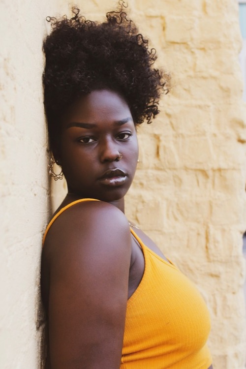 hypnotic-flow:truunubianqueen:Black and yellow ☀️