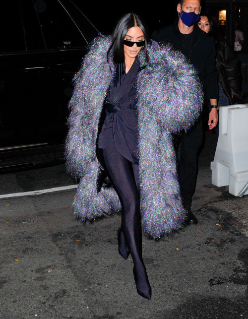 Kim Kardashian grabs dinner in New York City, in a Balenciaga ensemble (2021).
