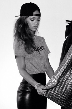 his-high-ness:  Shop with Rih . http://his-high-ness.tumblr.com/ 