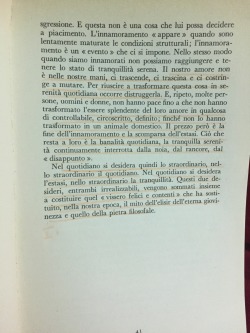 Nel quotidiano si desidera  lo straordinario. Nello straordinario si cerca il quotidiano.  Quanto siamo contorti noi essere umani?  Siamo soli e vogliamo sentire emozioni.  Finite le emozioni vogliamo la normalità.  Non ci piace più la normalità e