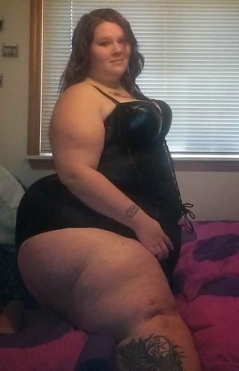 garyplv:  extremebodiez:  A Ssbbw with dumptruck booty   √ 
