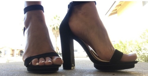 piesdeunaprincessa: Feet of the Princess in some black platform strapped heels