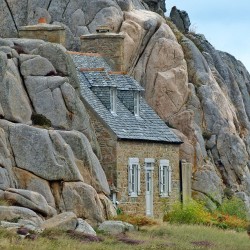 parden-nbl:  In Brittany, we don’t expand house, but we expand rocks ! #brittany #bretagnenord #cotesdarmor 