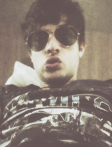  Kissued asked: “Chay Suede ou Arthur Aguiar?”   