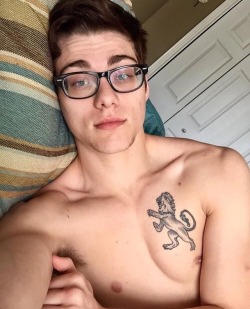 fyblakemitchell:  Wouldn’t mind licking his pits Blake Mitchell