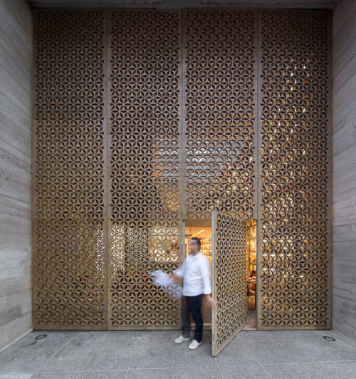 {Mozza, on the Brazilian street Oscar Freire in Sao Paulo, is designed by acclaimed Brazilian archit