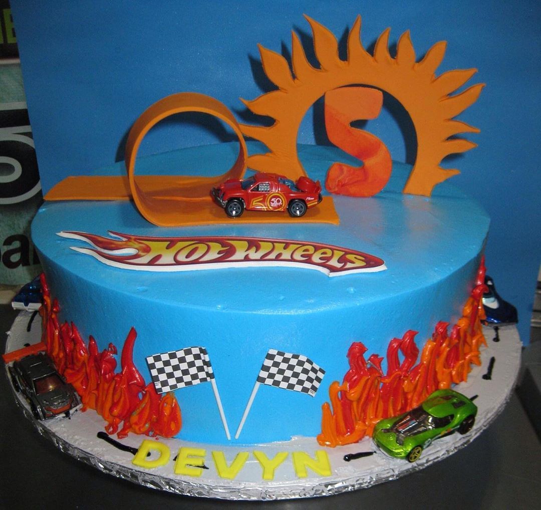 Dominican Cakes, #hotwheels #blaze #Dominicancake #Bizcocho...