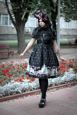 ichigokissaten:  Gothic lolita demon for