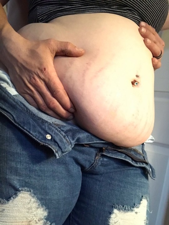 plumplittlepeach:  mychubbyqueen:  Daddy’s little piggy 🐷   Clearly so proud of and in love with his girl and her belly! Love the progress she’s made and how you share so much of her progress.  Inspiration! Keep it up you two! 💚😊  Love the