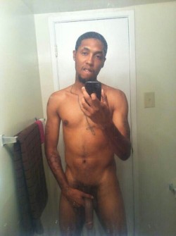 nudeselfshots-blackmen.tumblr.com post 90030791502