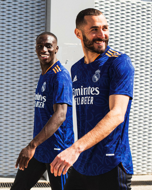 El Real Madrid presenta su segunda equipación para la temporada 2021/22 | 05.08.2021 Real Madrid re